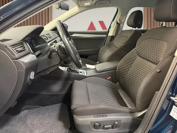 Skoda Superb (2022) — foto 4 van 30
