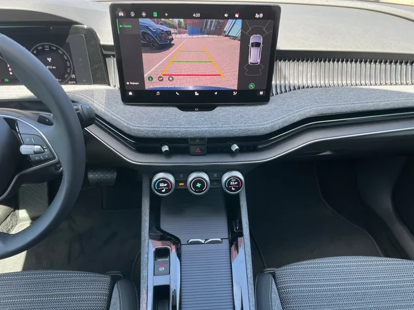 SKODA Superb (2024) — foto 15 van 20