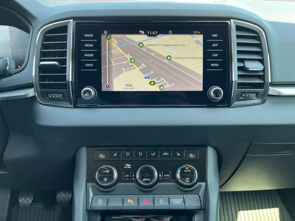 SKODA Karoq (2024) — foto 2 van 22