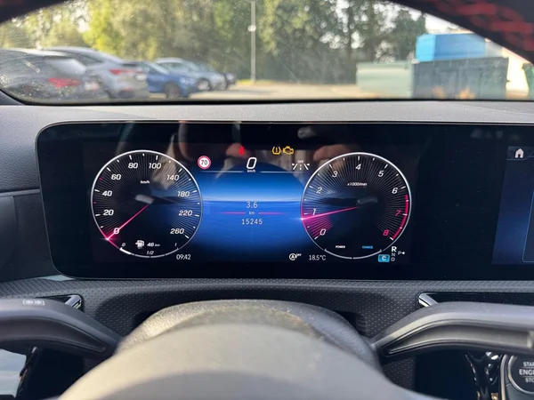 MERCEDES-BENZ A 200 (2024) — foto 6 van 24