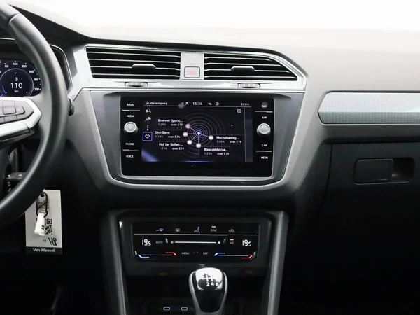 Volkswagen Tiguan (2022) — foto 3 van 39