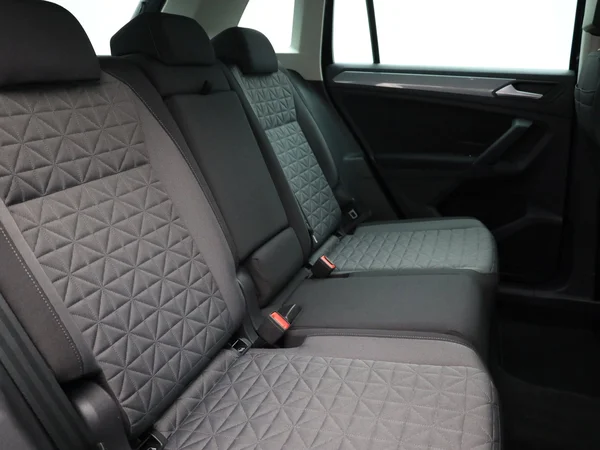 VOLKSWAGEN Tiguan (2023) — foto 13 van 20
