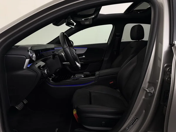 MERCEDES A 250 (2020) — foto 2 van 33