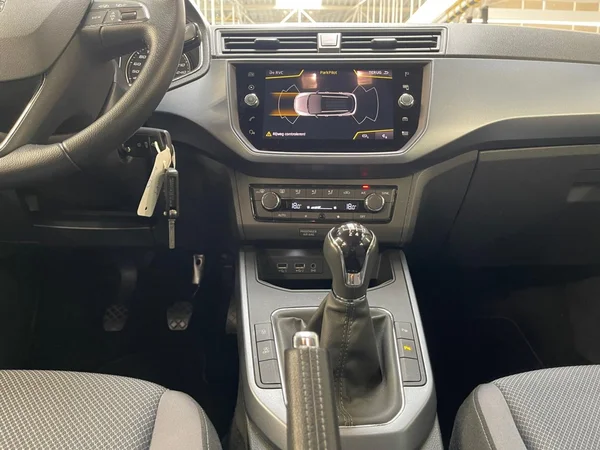 SEAT Arona (2018) — foto 3 van 24
