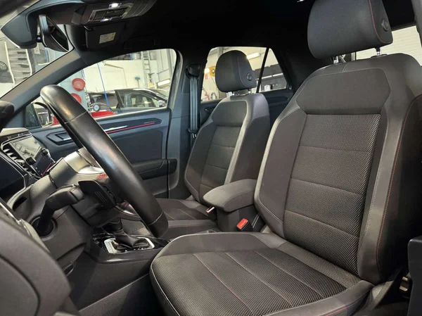 Volkswagen T-Roc (2020) — foto 15 van 17