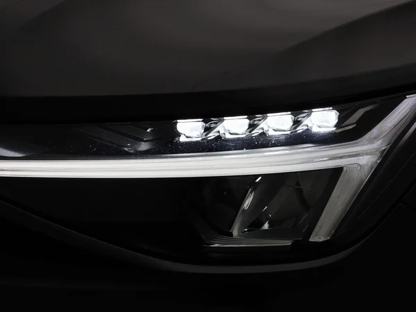 Volvo XC40 (2023) — foto 8 van 41
