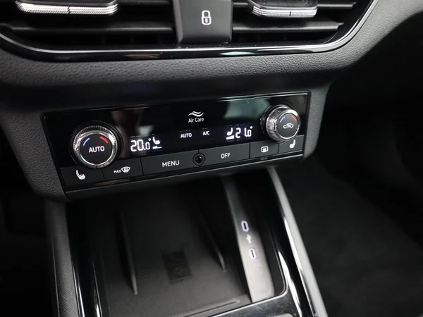 SKODA Kamiq (2022) — foto 9 van 21