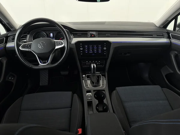 VOLKSWAGEN Passat Variant (2022) — foto 32 van 32