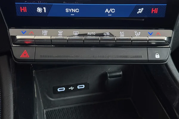 Renault Espace E-TECH (HEV) (2025) — foto 11 van 34