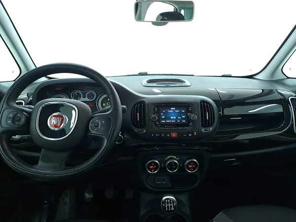 Fiat 500L Trekking (2017) — foto 2 van 29