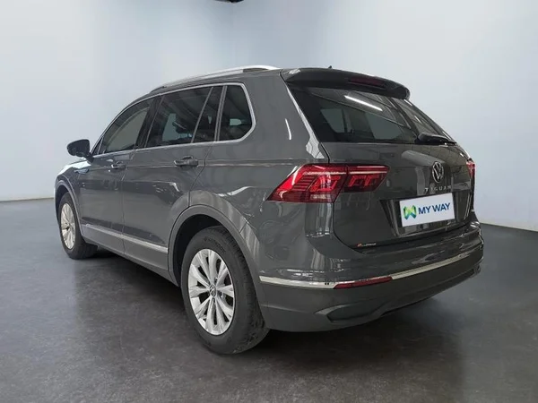VOLKSWAGEN Tiguan Dsl (2021) — foto 30 van 32