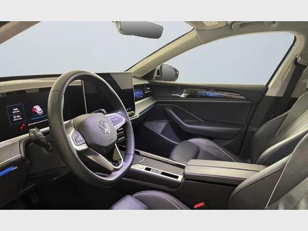 Volkswagen Passat SW (2024) — foto 2 van 36