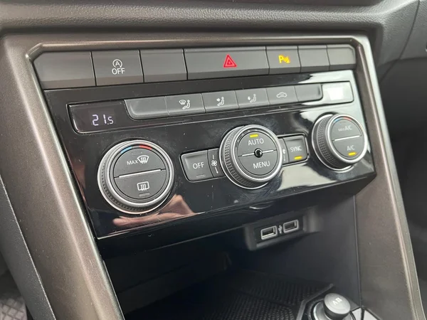 VOLKSWAGEN T-Roc (2020) — foto 9 van 22