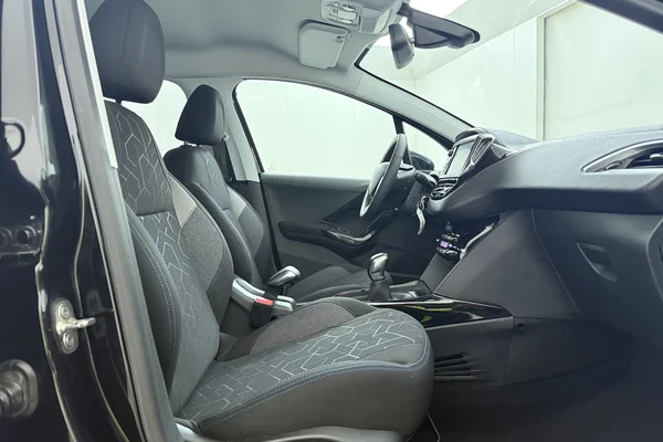 Peugeot 2008 (2019) — foto 16 van 18