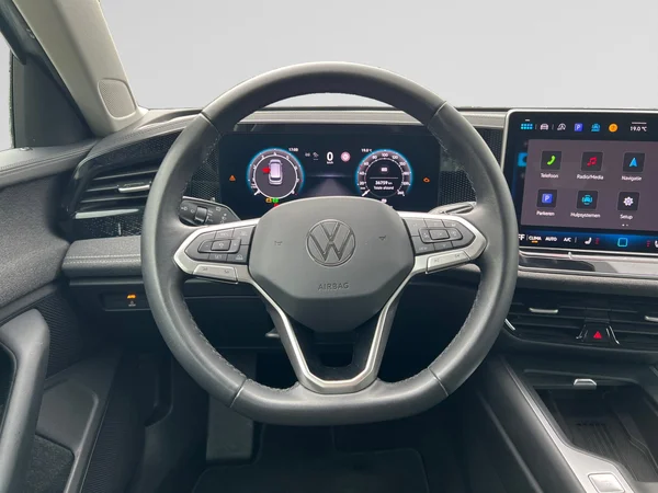 VOLKSWAGEN Passat SW (2024) — foto 7 van 23