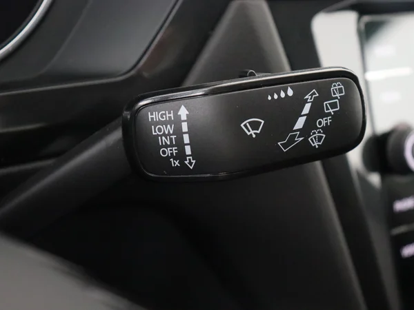 VOLKSWAGEN Tiguan (2019) — foto 14 van 28