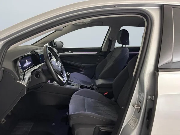 VOLKSWAGEN Golf VIII Dsl (2023) — foto 2 van 35