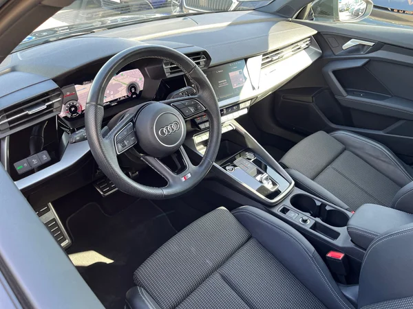 AUDI A3 Sportback (2024) — foto 9 van 23