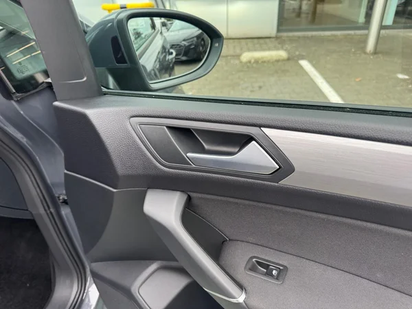 VOLKSWAGEN Touran (2025) — foto 9 van 24