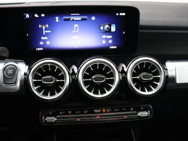 Mercedes-Benz EQB (2025) — foto 11 van 32