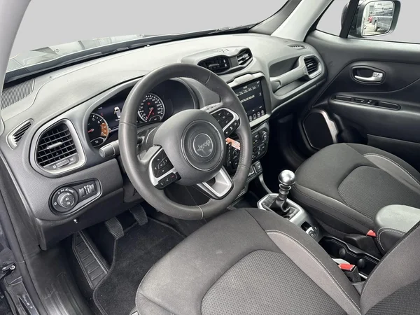 Jeep Renegade (2023) — foto 20 van 20