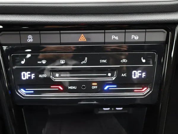 Volkswagen T-Roc (2023) — foto 8 van 28