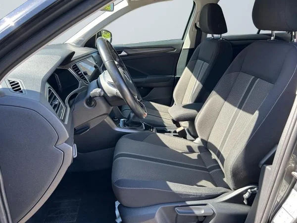 VOLKSWAGEN T-Roc (2018) — foto 2 van 34