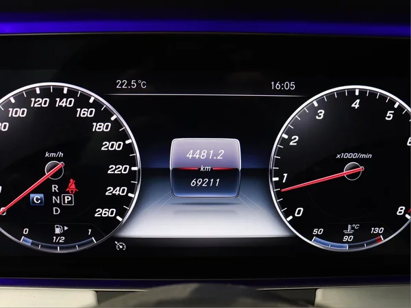MERCEDES-BENZ Classe E Coupé (C238) (2019) — foto 9 van 13
