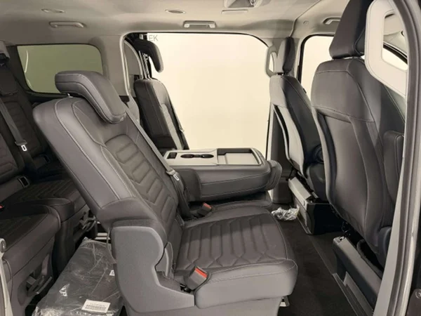 Ford Tourneo Custom — foto 24 van 24