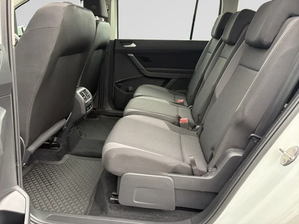 VOLKSWAGEN Touran (2018) — foto 8 van 11
