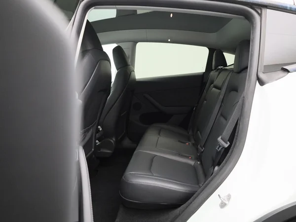 Tesla Model Y (2023) — foto 4 van 43