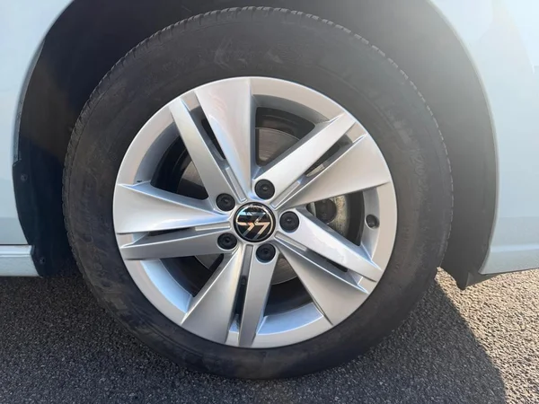 VOLKSWAGEN Golf VIII (2025) — foto 8 van 16
