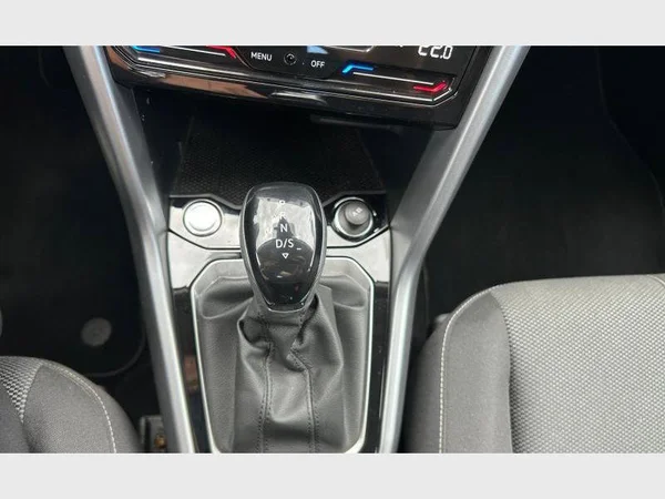 Volkswagen T-Roc (2022) — foto 13 van 29