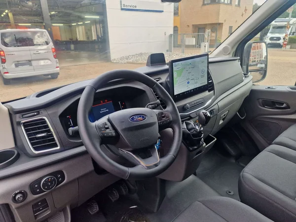 Ford Transit — foto 13 van 16