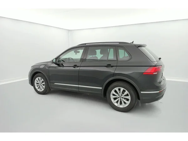 VOLKSWAGEN Tiguan (2022) — foto 4 van 36