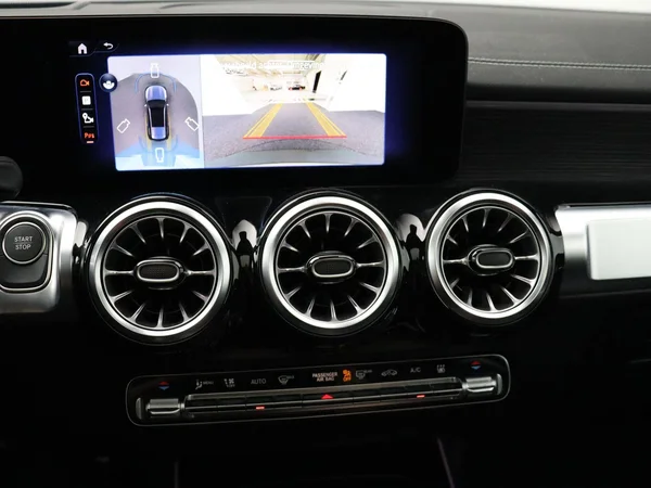 Mercedes-Benz EQB (2025) — foto 9 van 32