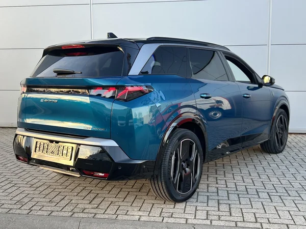 Peugeot e-5008 (2025) — foto 12 van 18