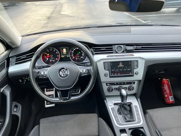 VOLKSWAGEN Passat SW (2015) — foto 4 van 23