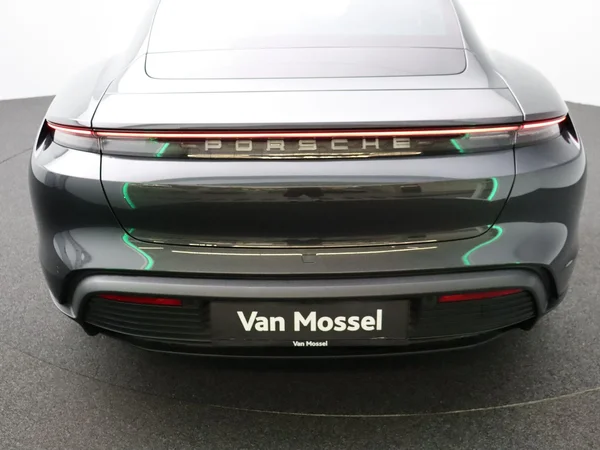 Porsche Taycan (2022) — foto 22 van 38