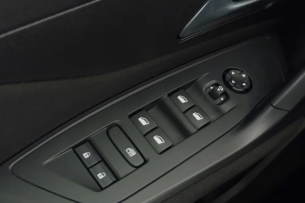 Peugeot 308 PHEV (2024) — foto 7 van 31