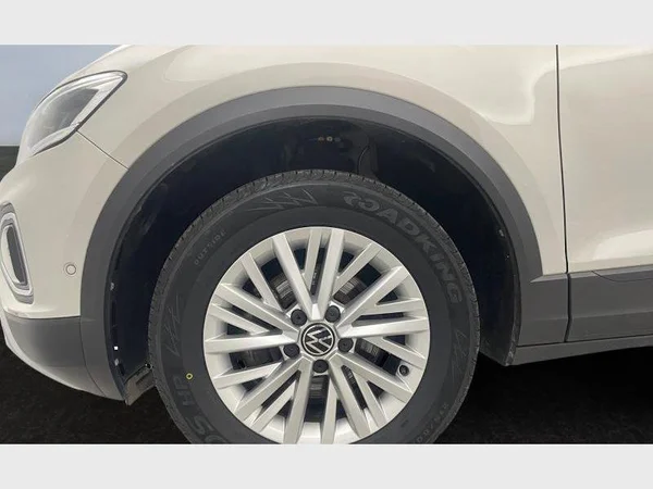 Volkswagen T-Roc (2023) — foto 23 van 24