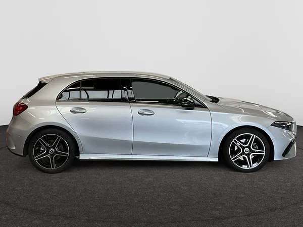 MERCEDES-BENZ A 200 (2024) — foto 11 van 22