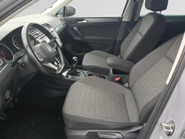 VOLKSWAGEN Tiguan Dsl (2020) — foto 15 van 19