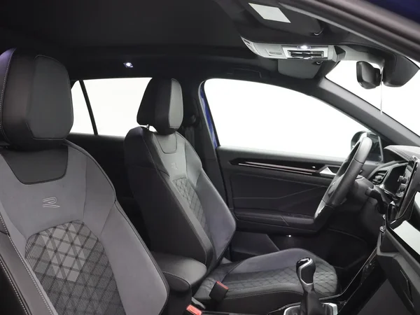Volkswagen T-Roc (2023) — foto 23 van 26