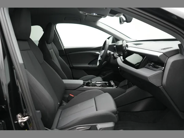 AUDI Q6 Sportback e-tron (2025) — foto 32 van 32