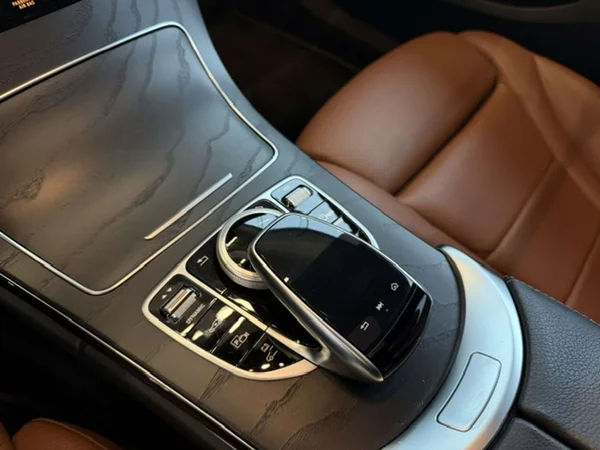 Mercedes-Benz C-Klasse (2020) — foto 9 van 24