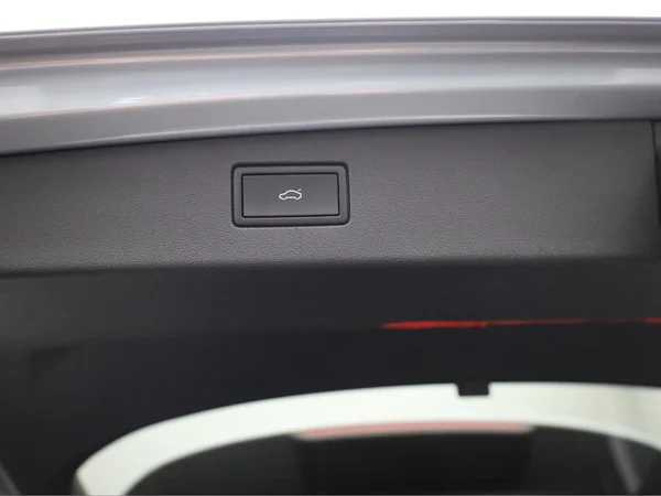 VOLKSWAGEN Tiguan (2024) — foto 3 van 23
