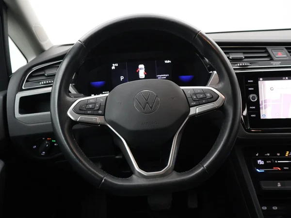 VOLKSWAGEN Touran (2022) — foto 4 van 29