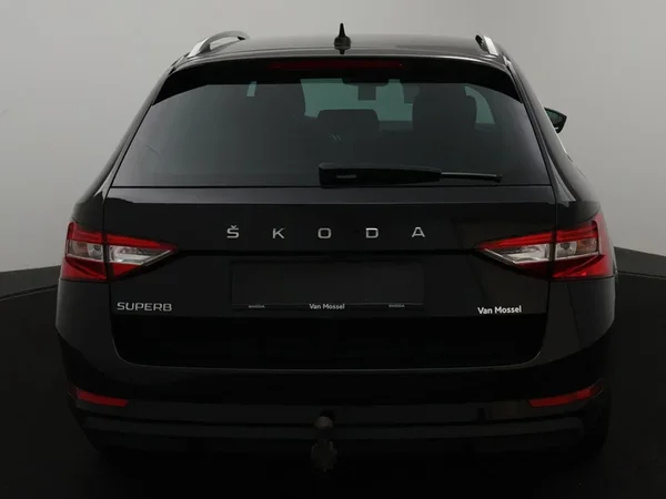 Škoda Superb (2023) — foto 7 van 29