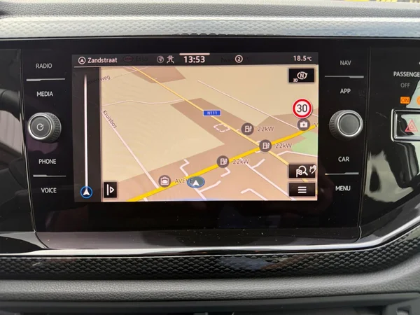 VOLKSWAGEN Polo (2024) — foto 6 van 22